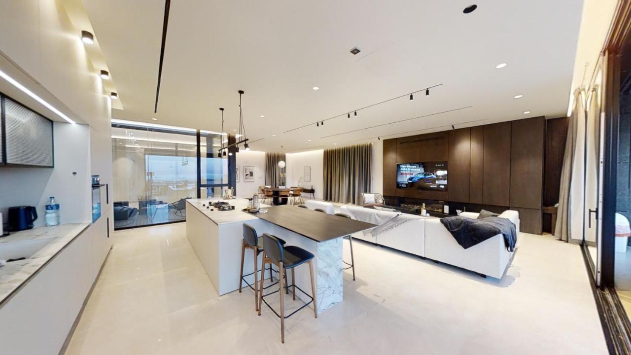 Serene - Infinity Cview Pool - 4 Bedrooms Luxury Penthouse Хайфа Екстер'єр фото